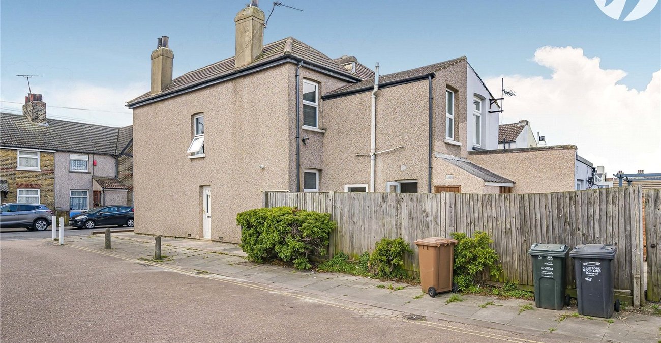 2 bedroom house for sale in Swanscombe | Robinson Jackson