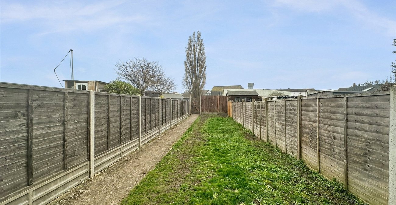 3 bedroom house for sale in Swanscombe | Robinson Jackson