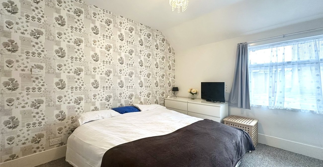 3 bedroom house for sale in Swanscombe | Robinson Jackson