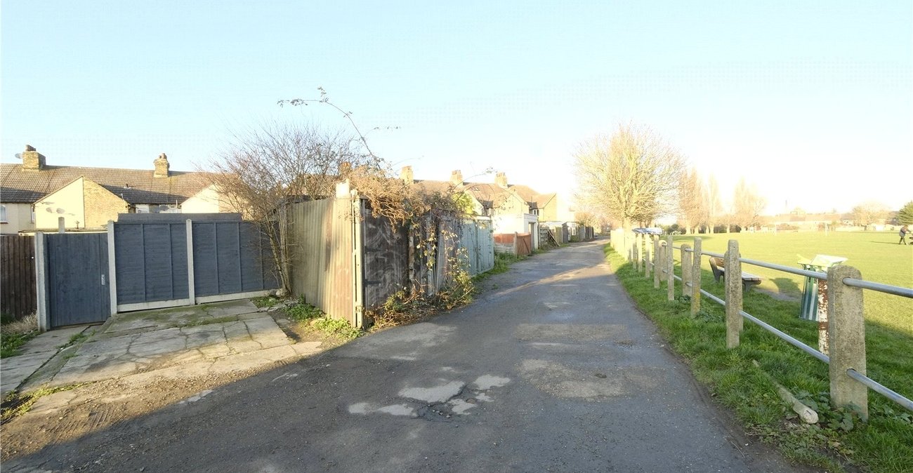 3 bedroom house for sale in Swanscombe | Robinson Jackson