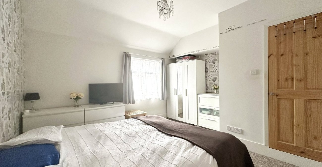 3 bedroom house for sale in Swanscombe | Robinson Jackson