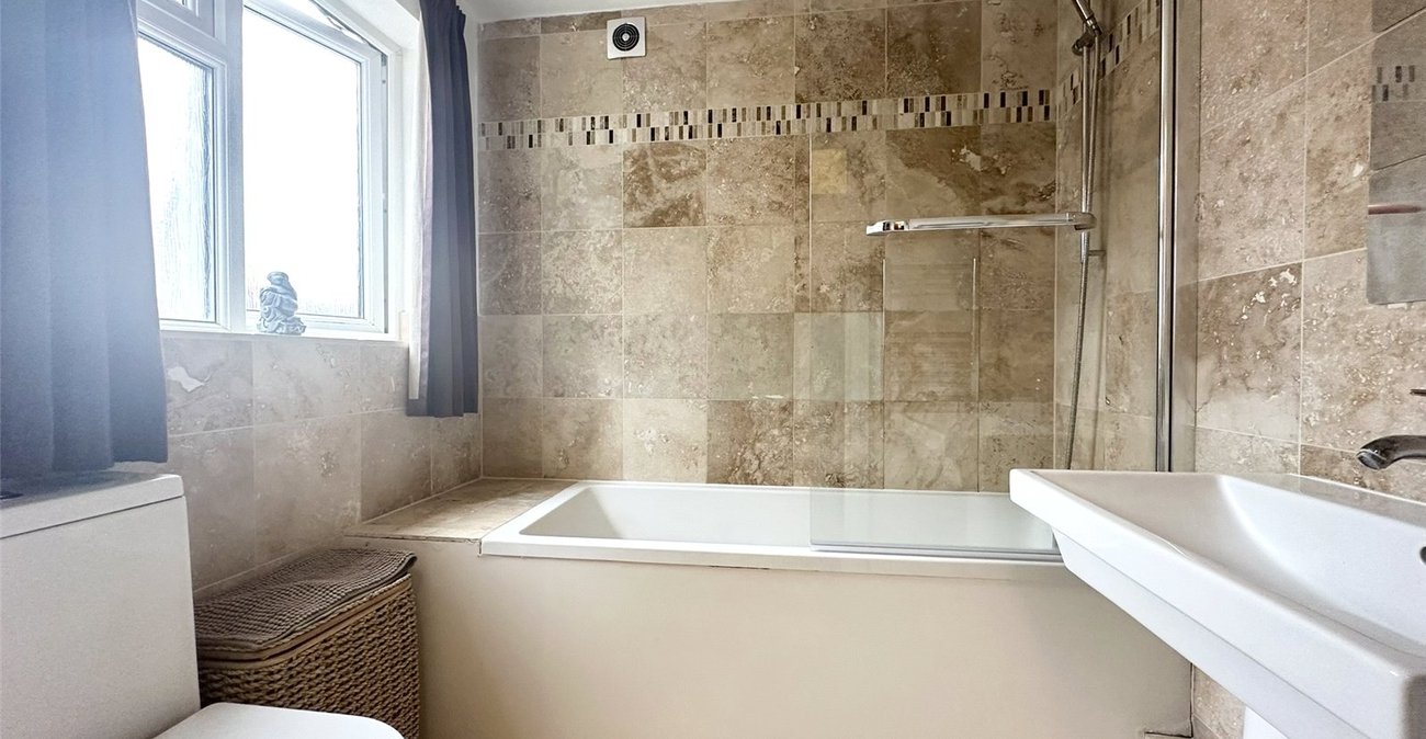 3 bedroom house for sale in Swanscombe | Robinson Jackson