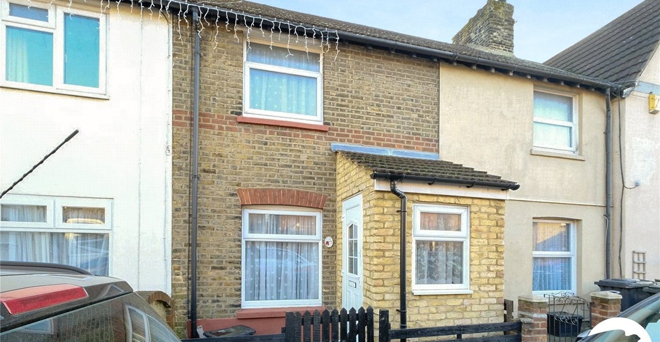 3 bedroom house for sale in Swanscombe | Robinson Jackson