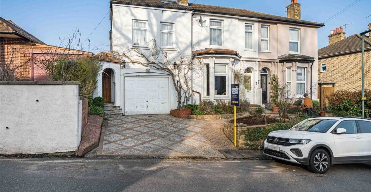 5 bedroom house for sale in Orpington | Robinson Jackson