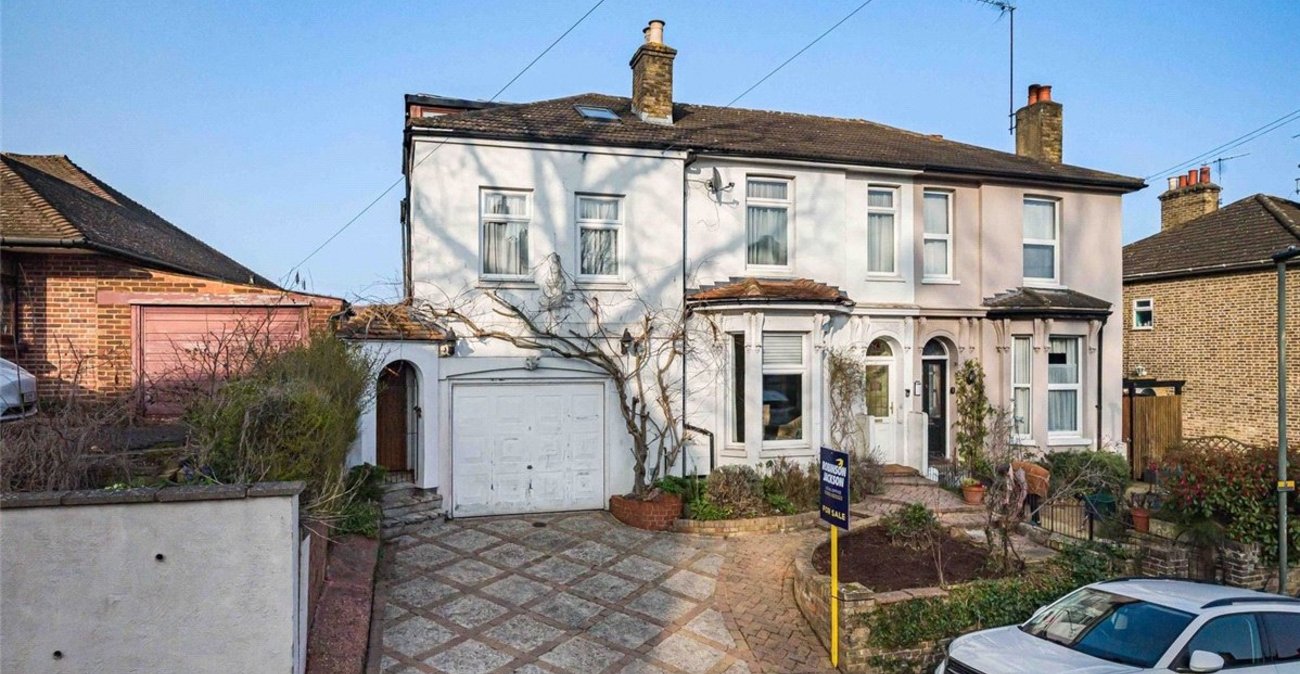 5 bedroom house for sale in Orpington | Robinson Jackson