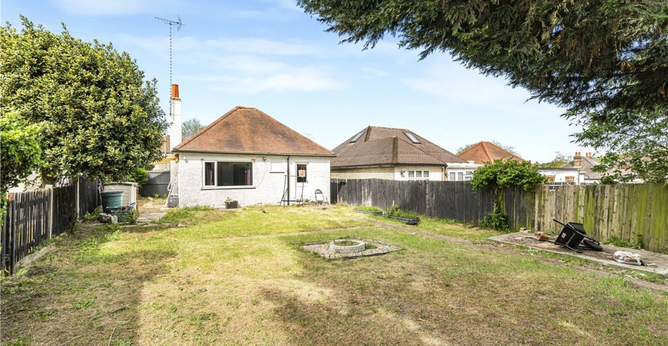 2 bedroom bungalow for sale in Orpington | Robinson Jackson