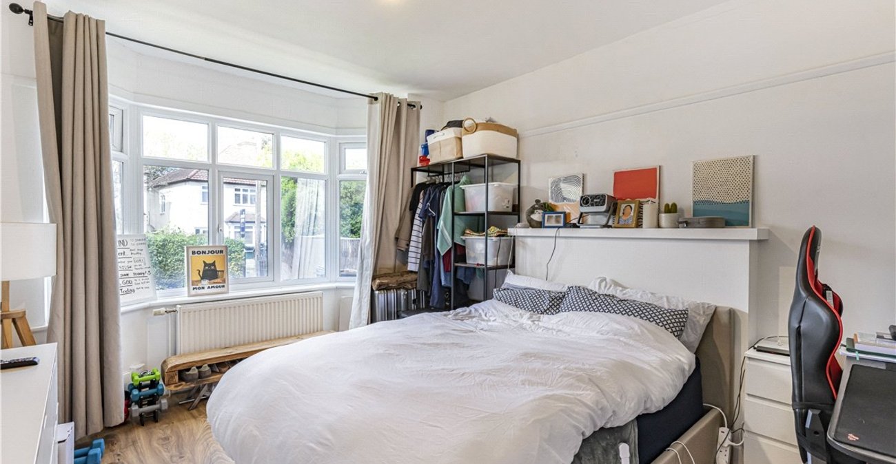 2 bedroom bungalow for sale in Orpington | Robinson Jackson