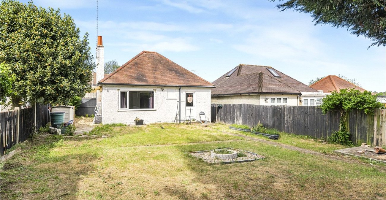 2 bedroom bungalow for sale in Orpington | Robinson Jackson
