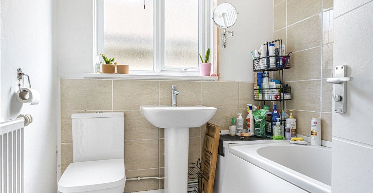 2 bedroom bungalow for sale in Orpington | Robinson Jackson