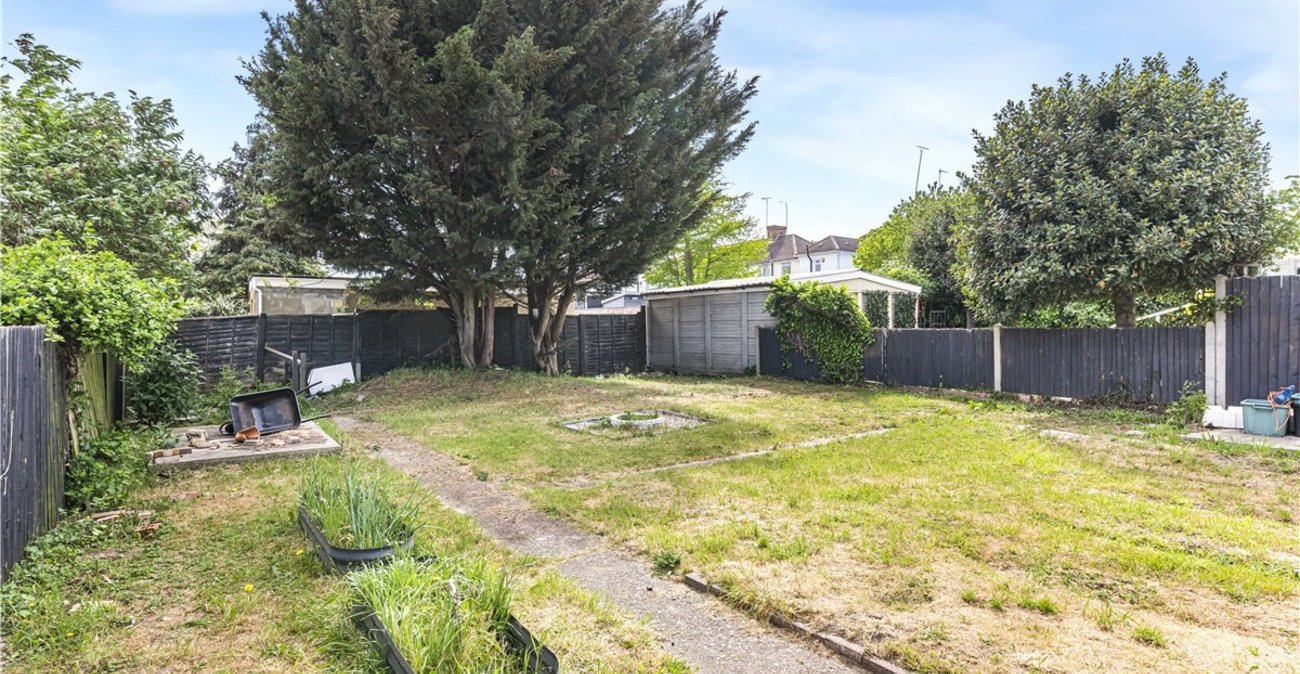2 bedroom bungalow for sale in Orpington | Robinson Jackson