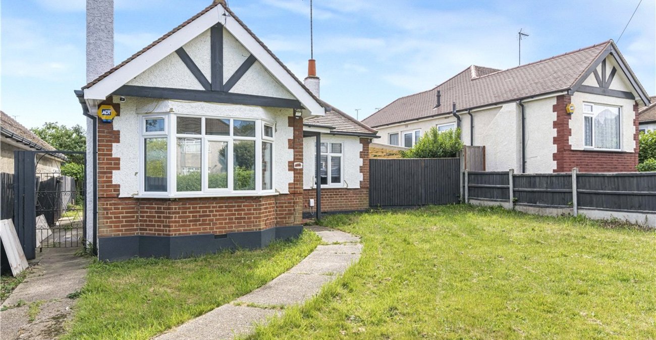 2 bedroom bungalow for sale in Orpington | Robinson Jackson