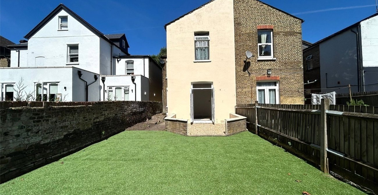 2 bedroom property for sale in Catford | Robinson Jackson