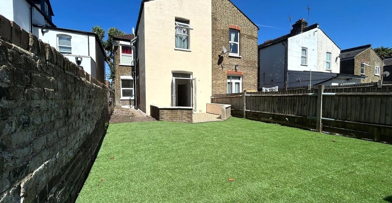 2 bedroom property for sale in Catford | Robinson Jackson