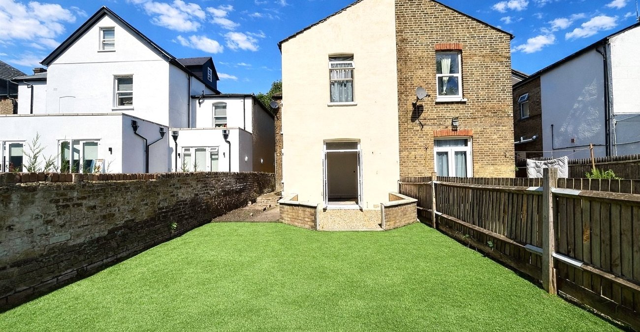 2 bedroom property to rent in Catford | Robinson Jackson