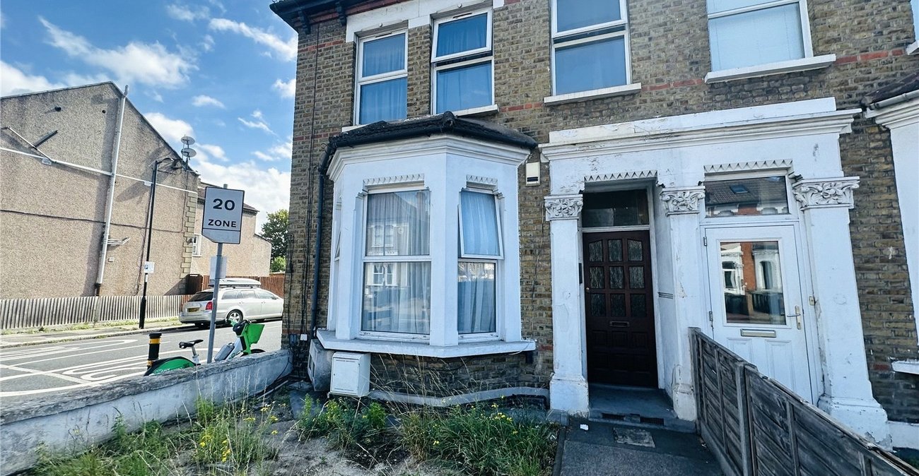 2 bedroom property for sale in Catford | Robinson Jackson