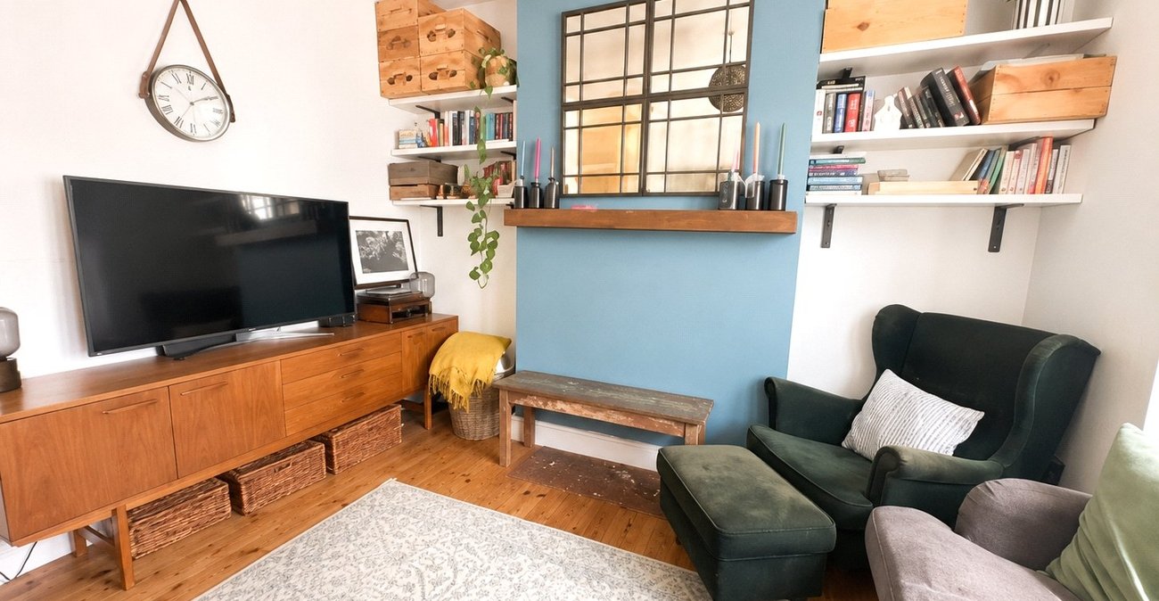 2 bedroom property for sale in London | Robinson Jackson