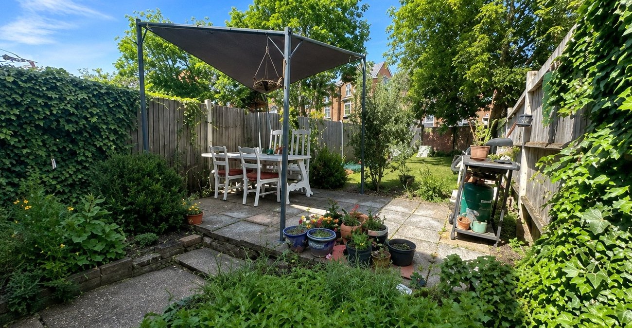 2 bedroom property for sale in London | Robinson Jackson