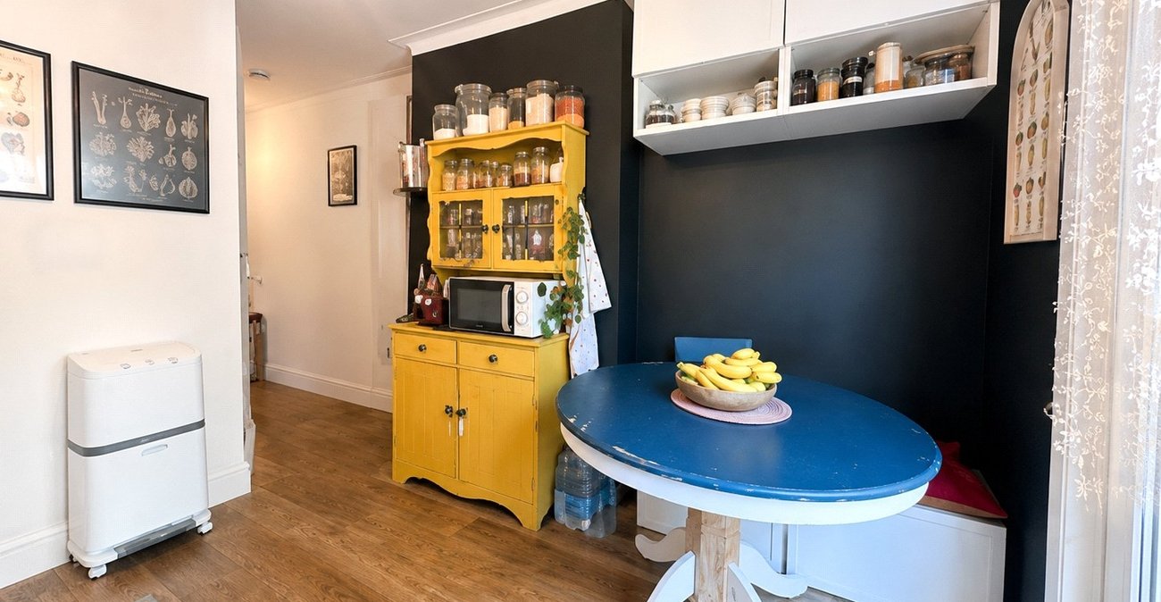 2 bedroom property for sale in London | Robinson Jackson