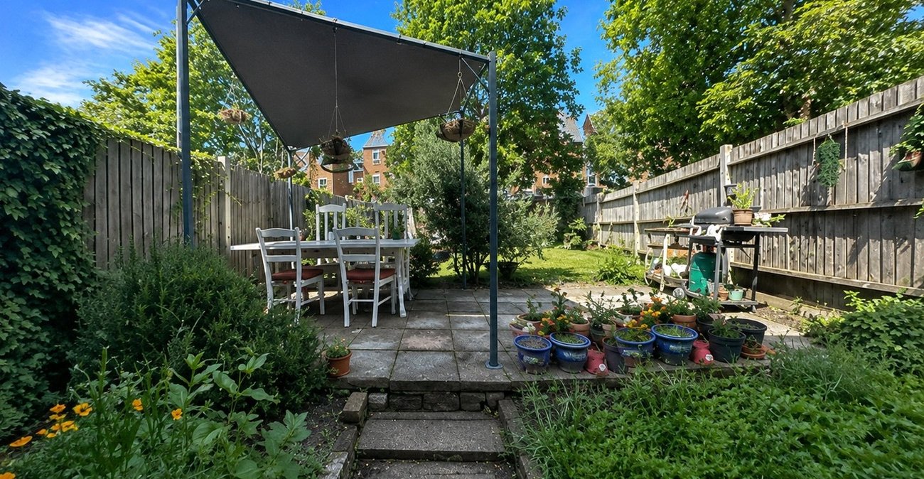 2 bedroom property for sale in London | Robinson Jackson