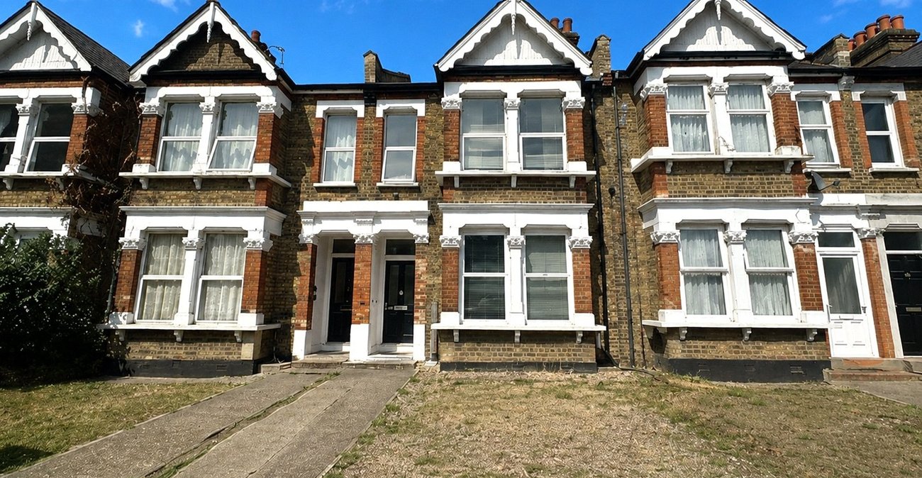 2 bedroom property for sale in London | Robinson Jackson