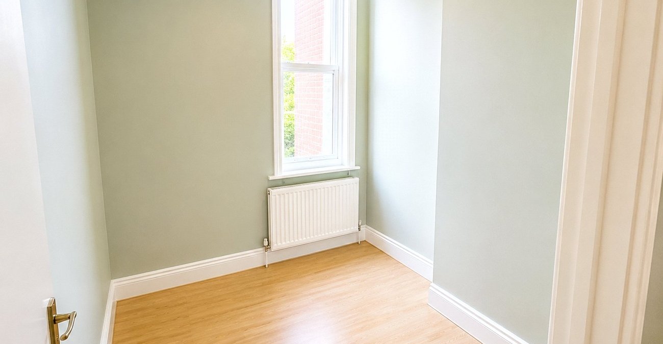2 bedroom property for sale in London | Robinson Jackson