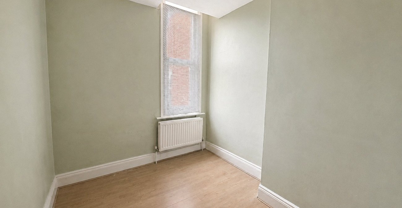 2 bedroom property for sale in London | Robinson Jackson