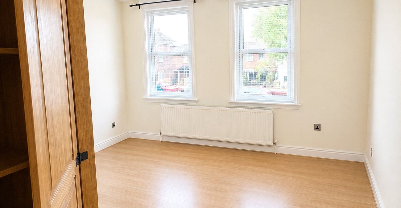 2 bedroom property for sale in London | Robinson Jackson