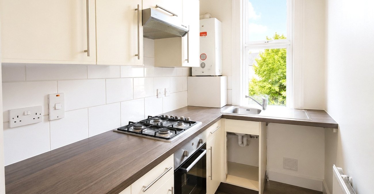 2 bedroom property for sale in London | Robinson Jackson