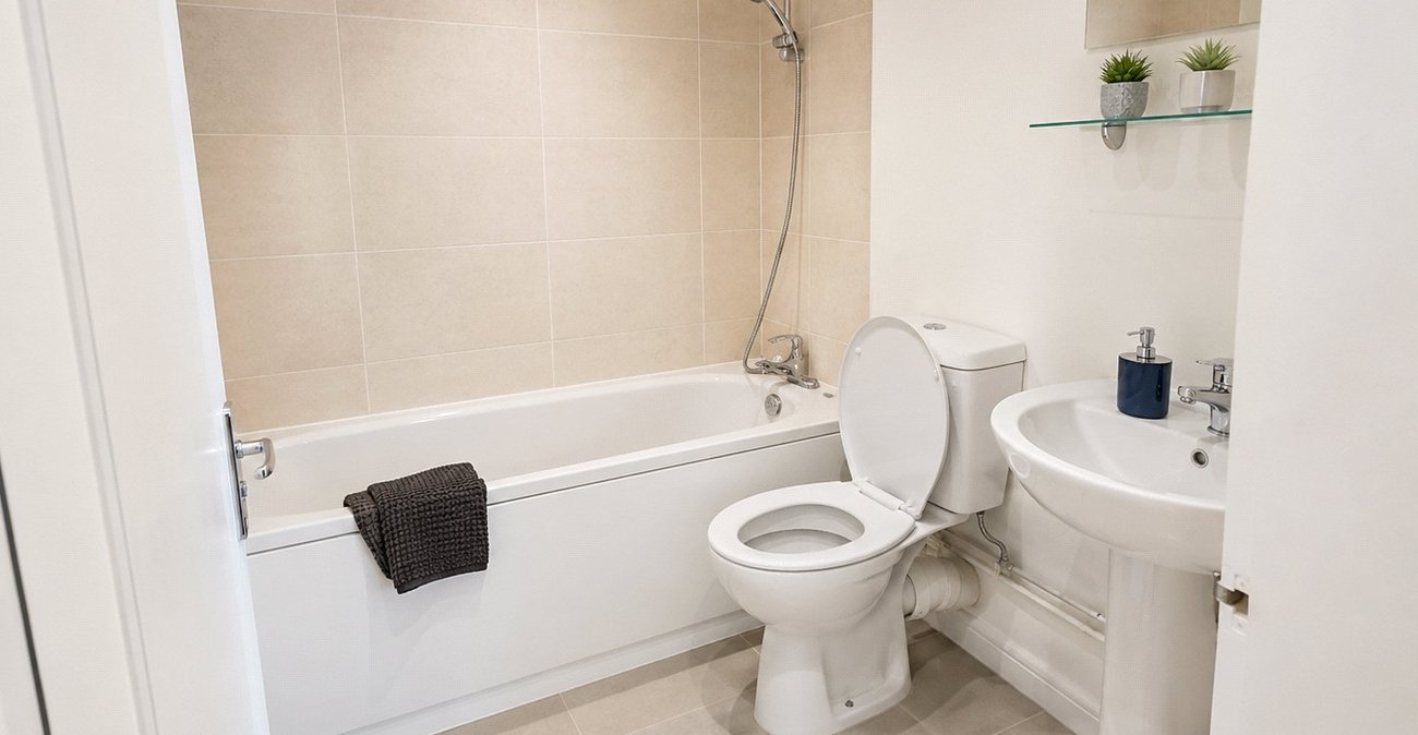 2 bedroom property for sale in London | Robinson Jackson