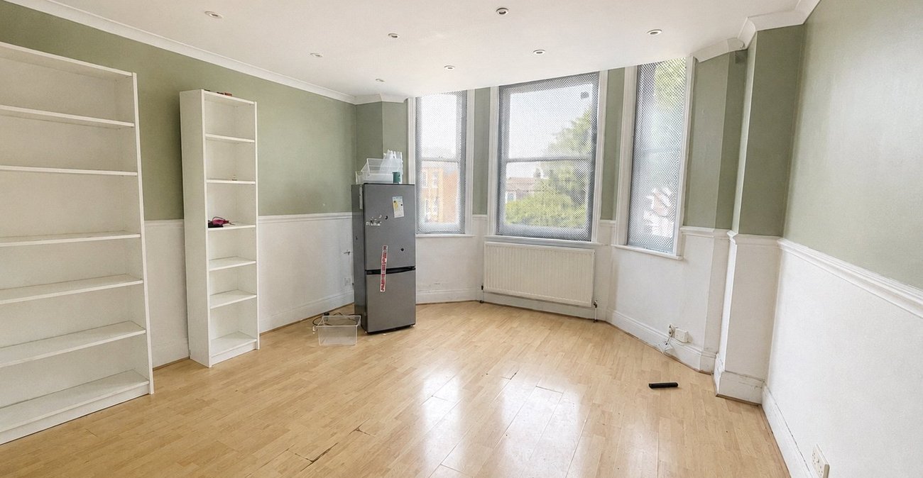 2 bedroom property for sale in London | Robinson Jackson