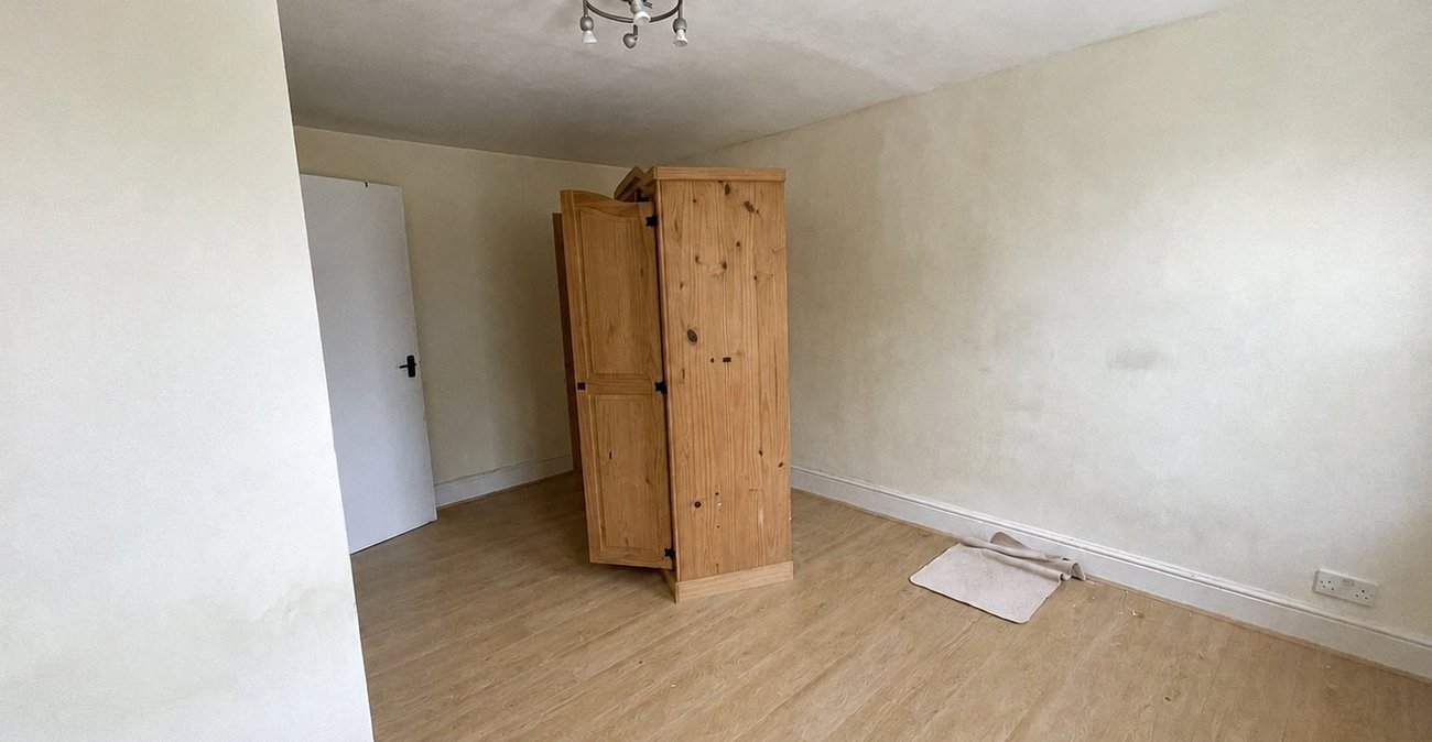 2 bedroom property for sale in London | Robinson Jackson