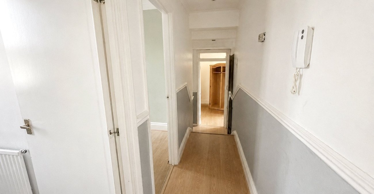 2 bedroom property for sale in London | Robinson Jackson