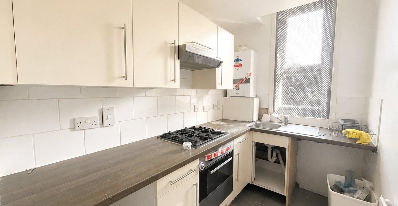 2 bedroom property for sale in London | Robinson Jackson