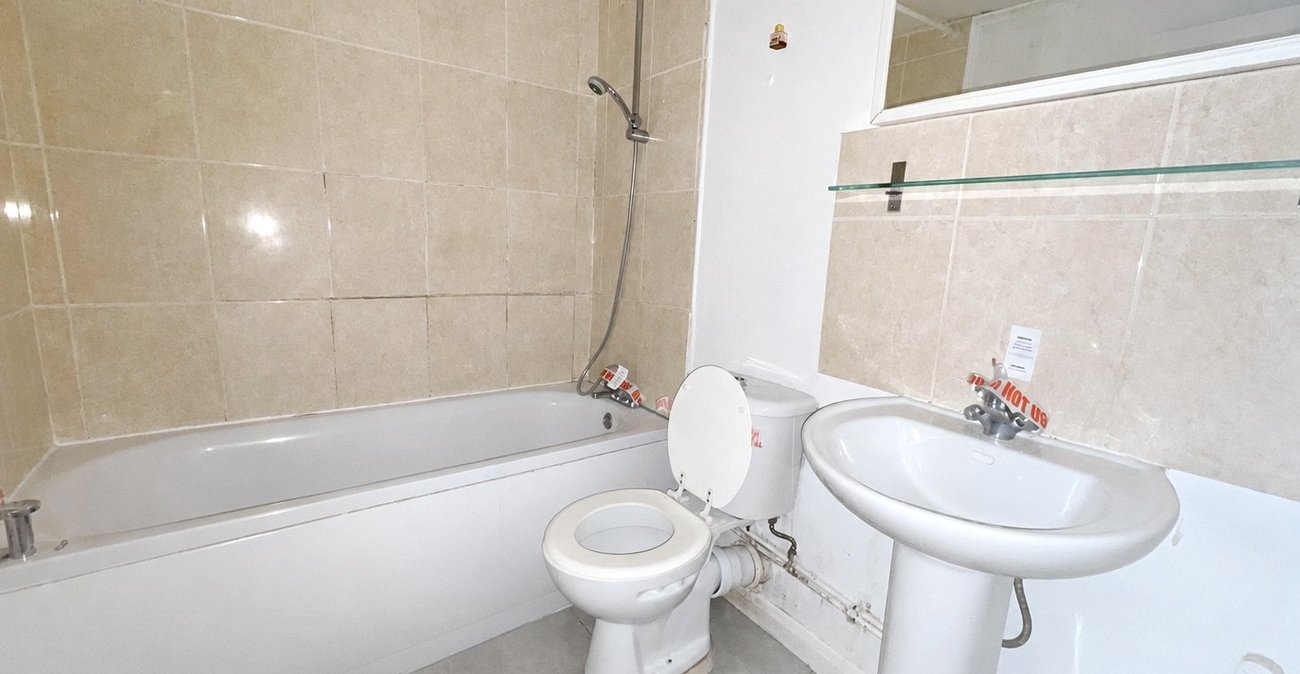 2 bedroom property for sale in London | Robinson Jackson