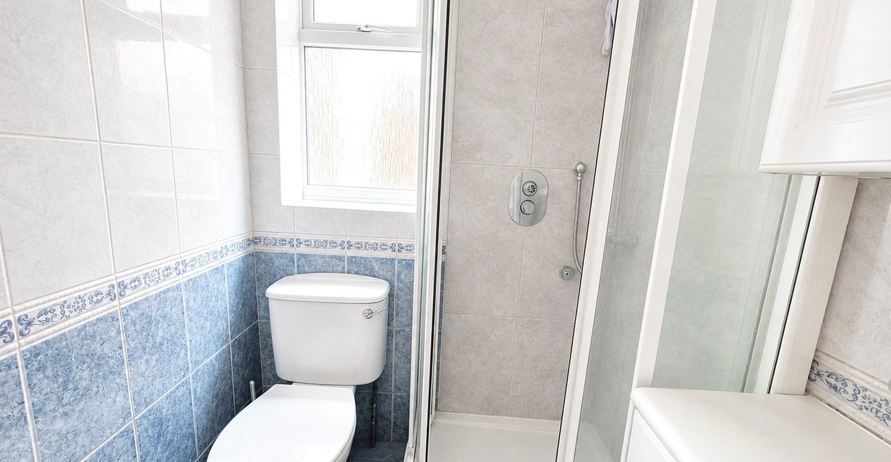 2 bedroom property for sale in London | Robinson Jackson