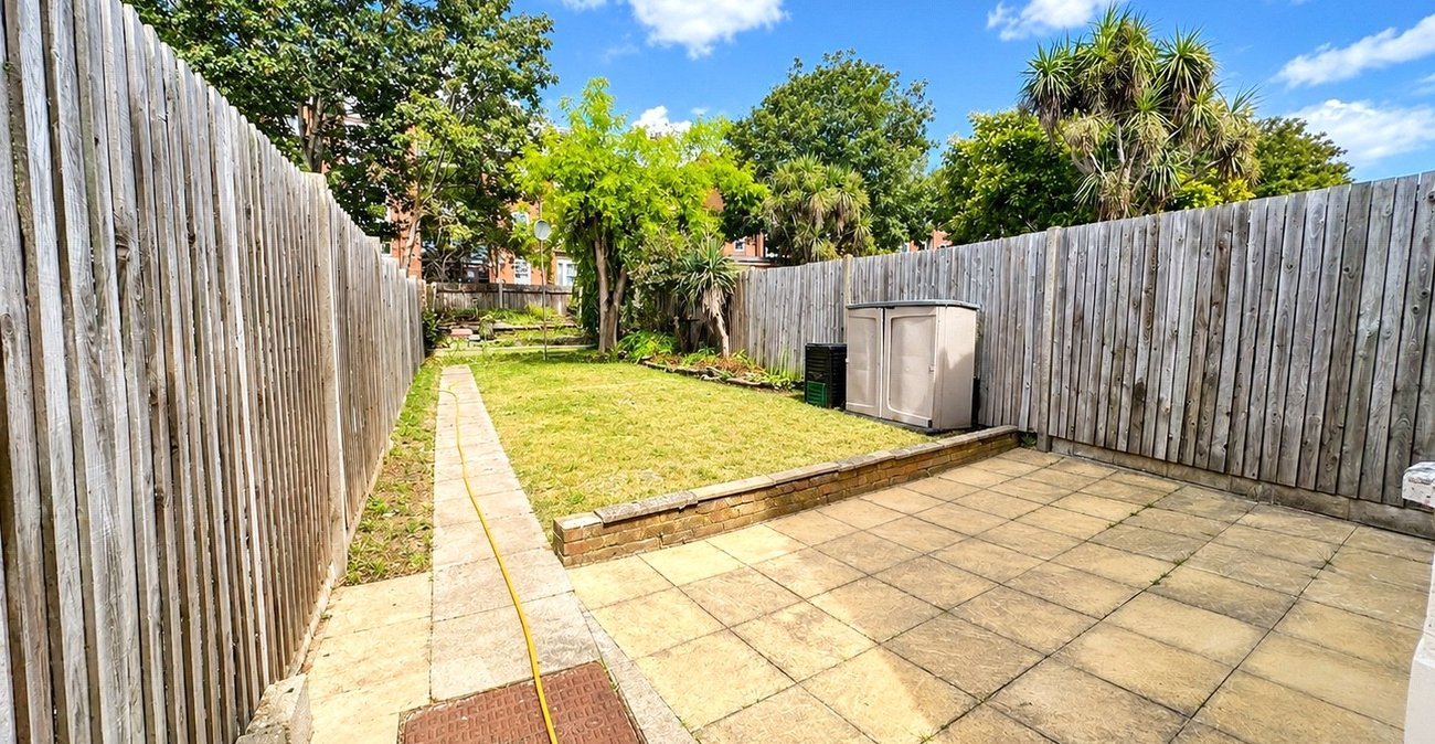 2 bedroom property for sale in London | Robinson Jackson