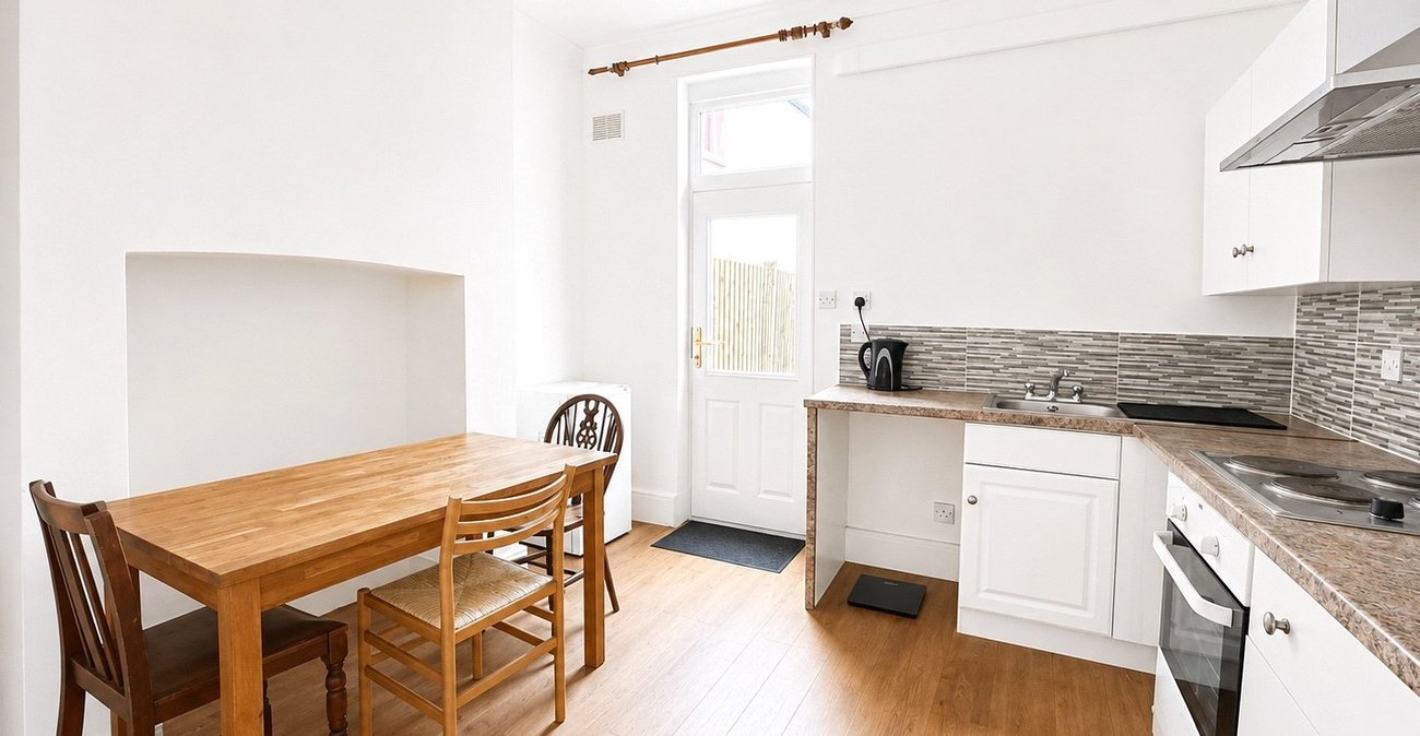 2 bedroom property for sale in London | Robinson Jackson