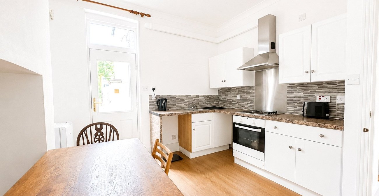 2 bedroom property for sale in London | Robinson Jackson