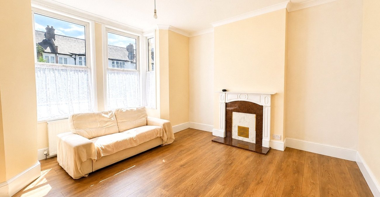 2 bedroom property for sale in London | Robinson Jackson