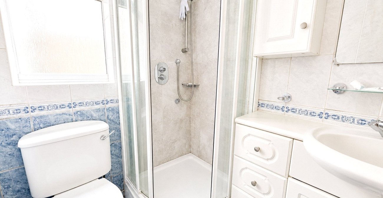 2 bedroom property for sale in London | Robinson Jackson