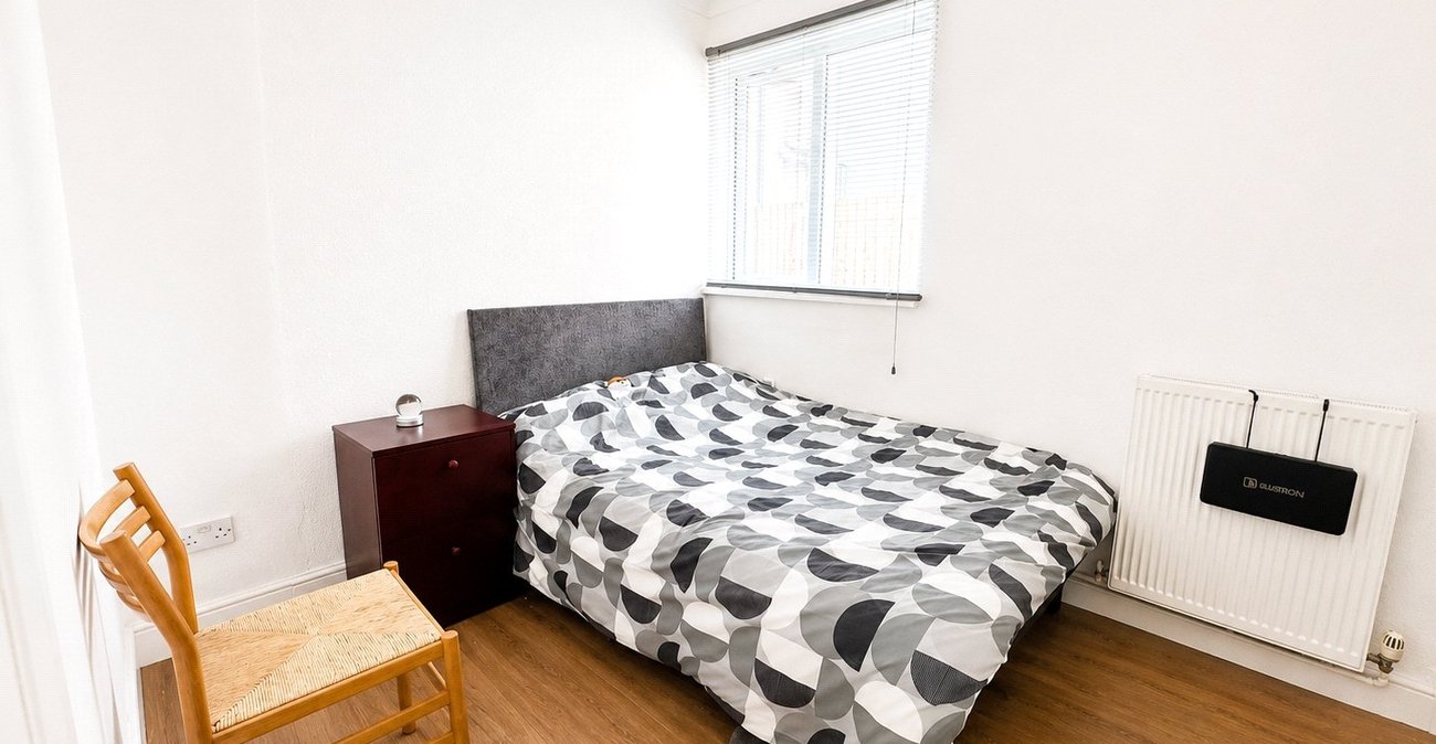 2 bedroom property for sale in London | Robinson Jackson