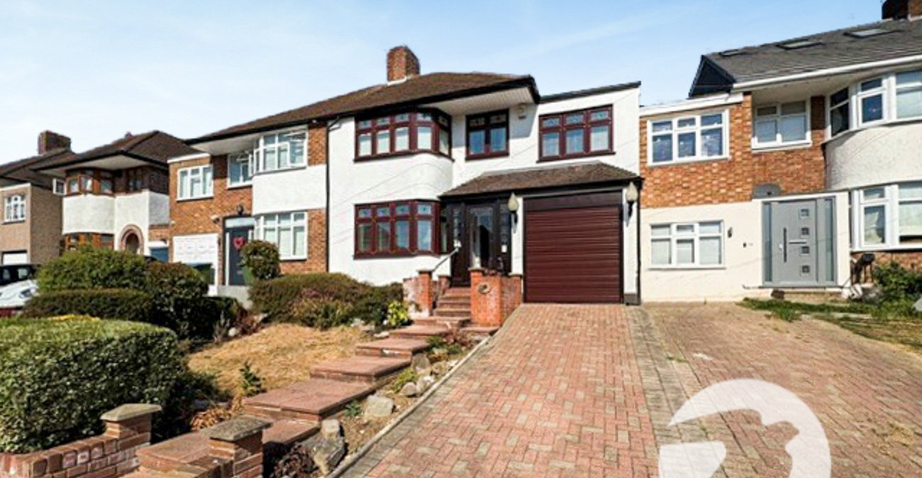 4 bedroom house for sale in London | Robinson Jackson