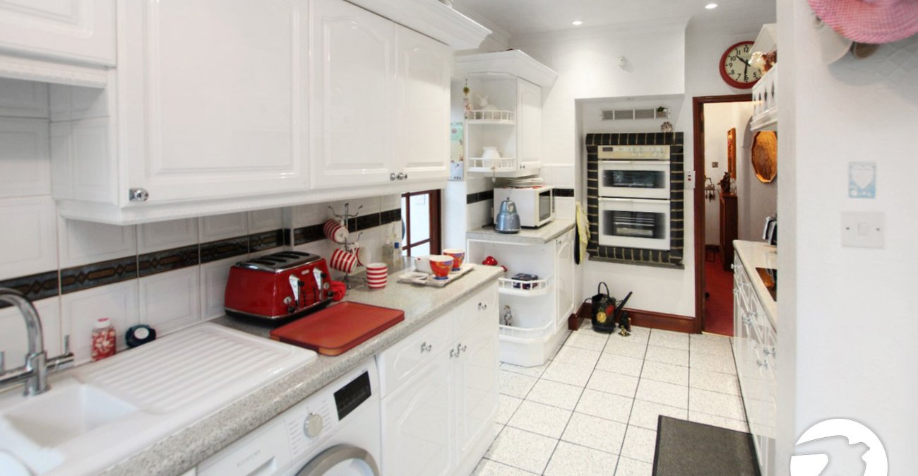 4 bedroom house for sale in London | Robinson Jackson