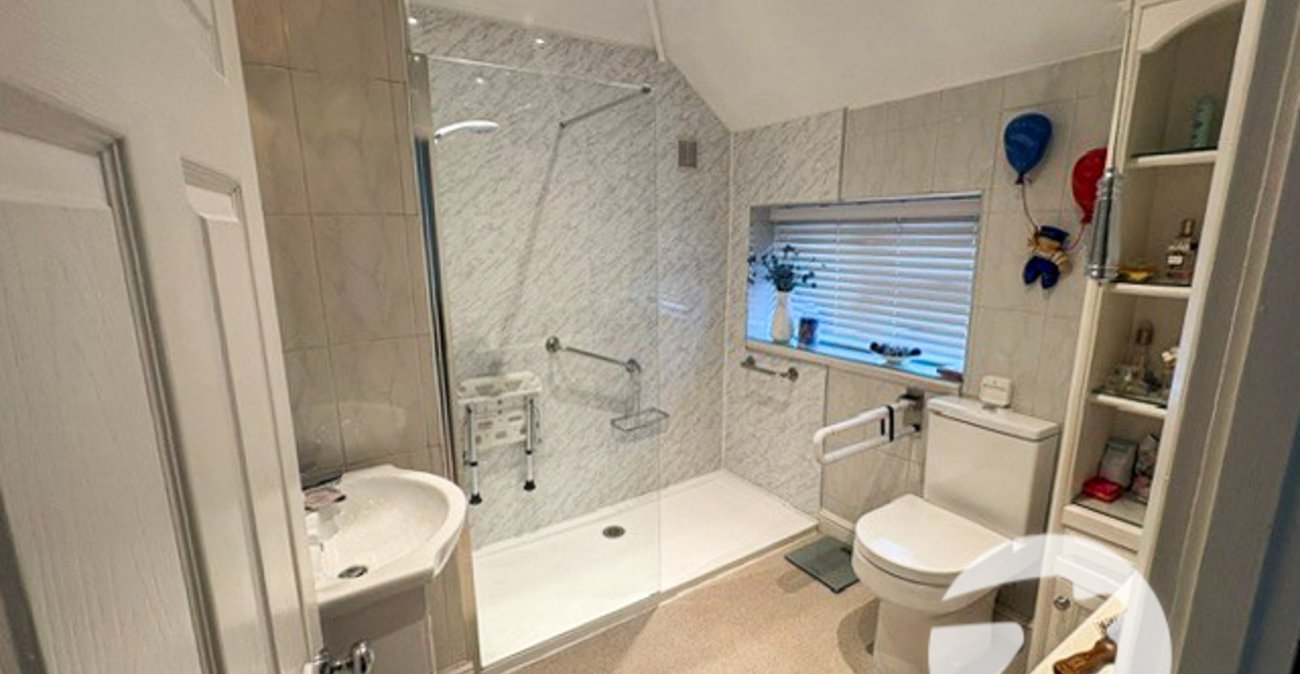 4 bedroom house for sale in London | Robinson Jackson
