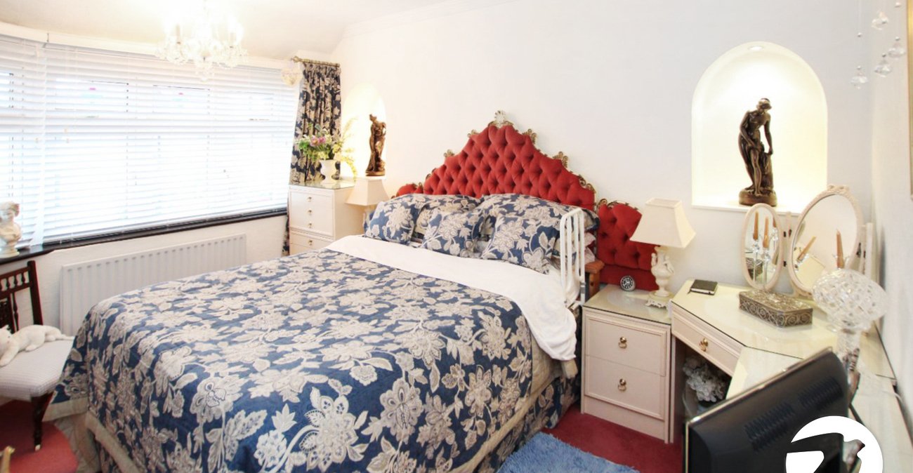 4 bedroom house for sale in London | Robinson Jackson