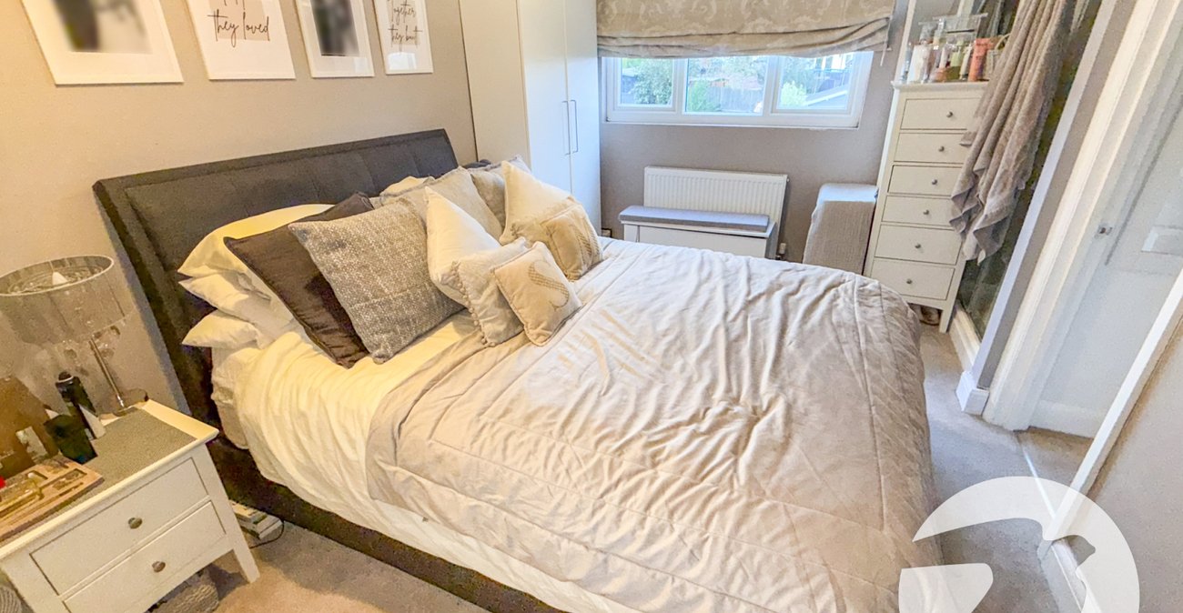 4 bedroom house for sale in London | Robinson Jackson