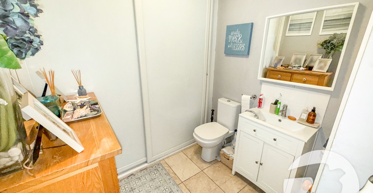 4 bedroom house for sale in London | Robinson Jackson