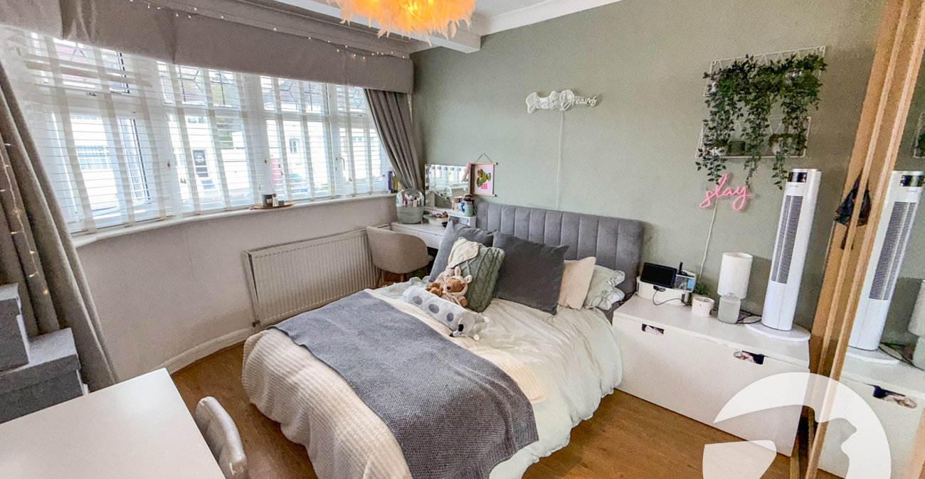 4 bedroom house for sale in London | Robinson Jackson