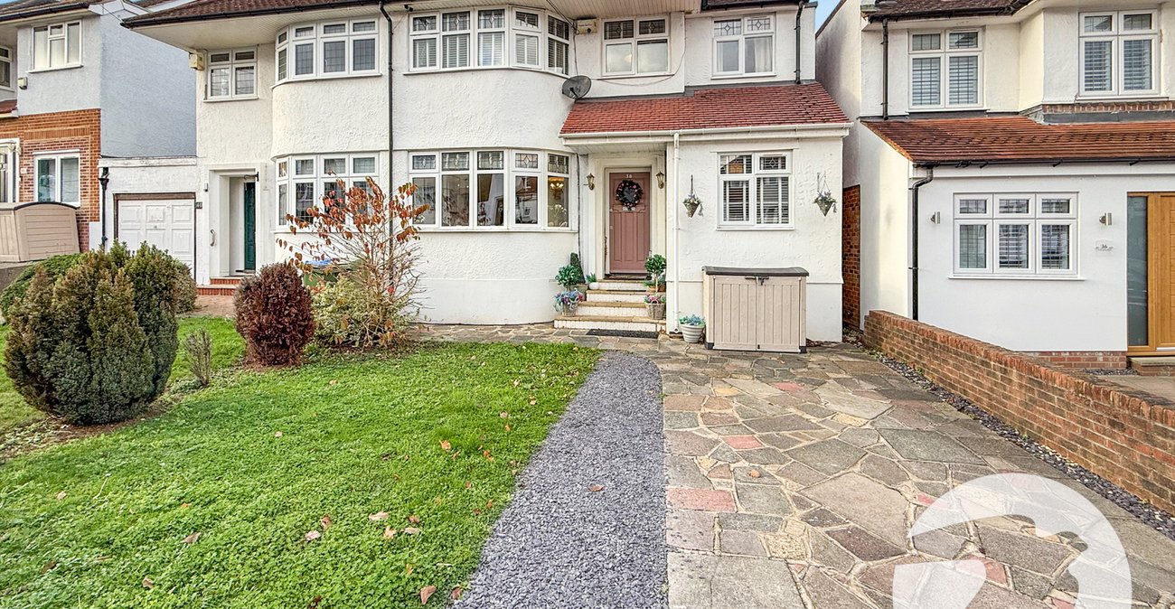 4 bedroom house for sale in London | Robinson Jackson