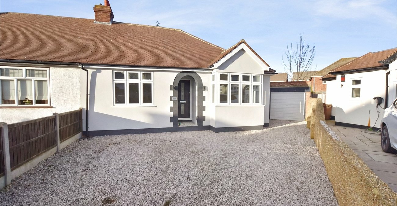3 bedroom bungalow for sale in Bexleyheath | Robinson Jackson